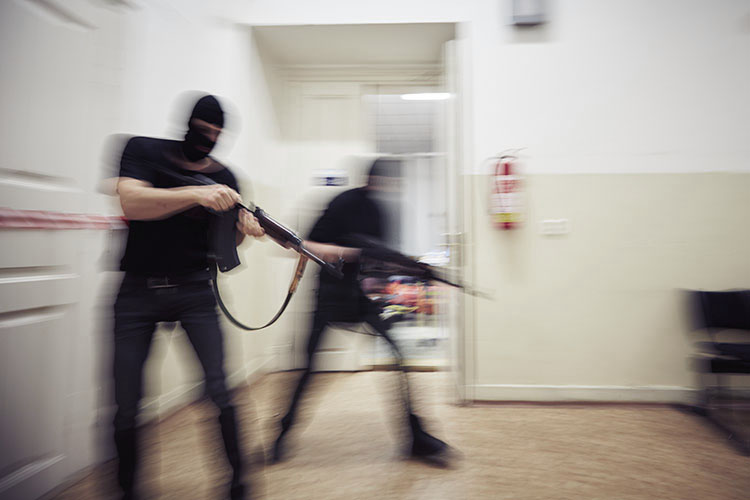 Surviving an Active Shooter (Portuguese)